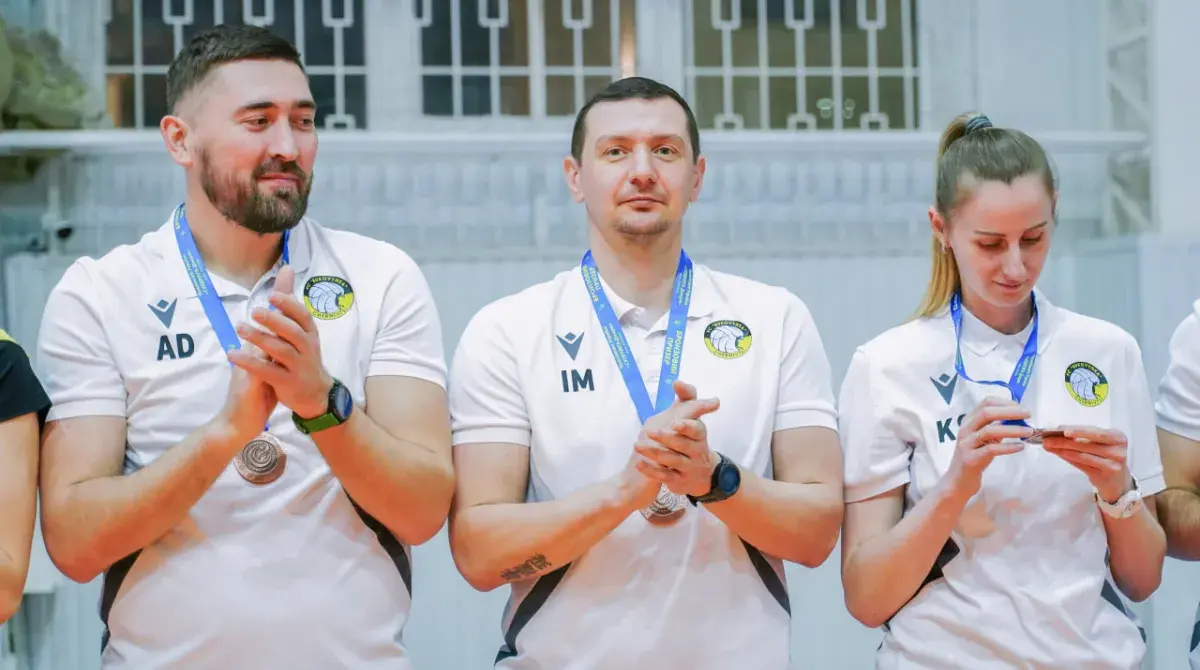 18.04.24 Нагородження бронзових призерів жіночої Суперліги-Дмарт