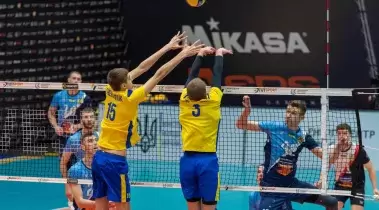 Волейболісти “МХП-Вінниця” були сильнішими за “Барком-Збірна України U-18”